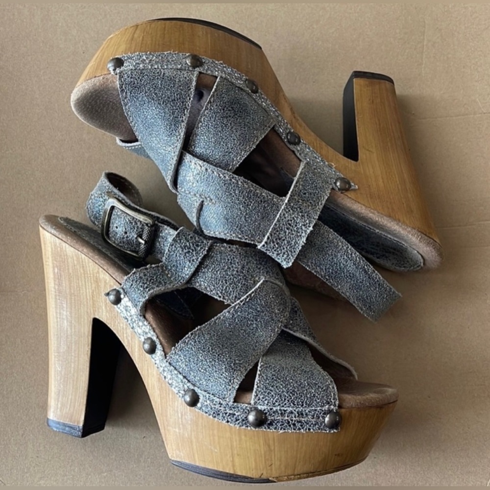 Super cute, fun and sassy Sbicca Vintage line heels.  Love the vintage vibe. - Picture 2 of 3